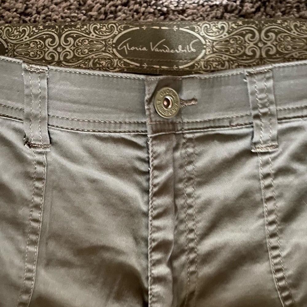 Gloria Vanderbilt 12 Capri Pants Army Green Comfort Elastic Waist Stretch Capris - Picture 2 of 8